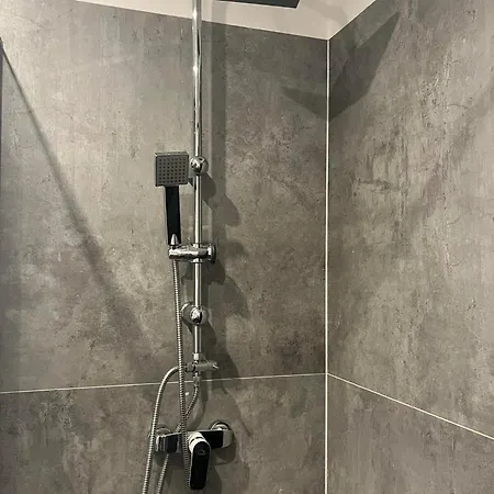 Andrea Z Balkonem Oleśnica